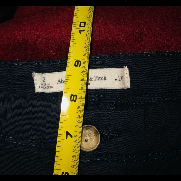 Abercrombie& Finch  size 2 navy blue chino shorts ,rolled at hem like new - Picture 4 of 11